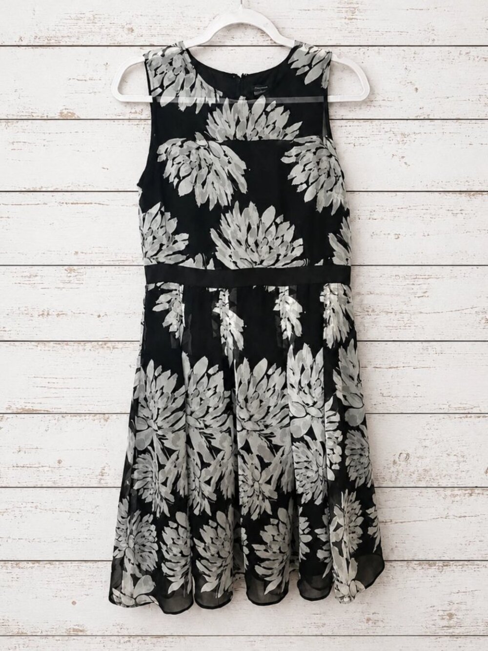 Ann Taylor Women’s Size 6 Black White Floral Fit & Flare Sleeveless Dress